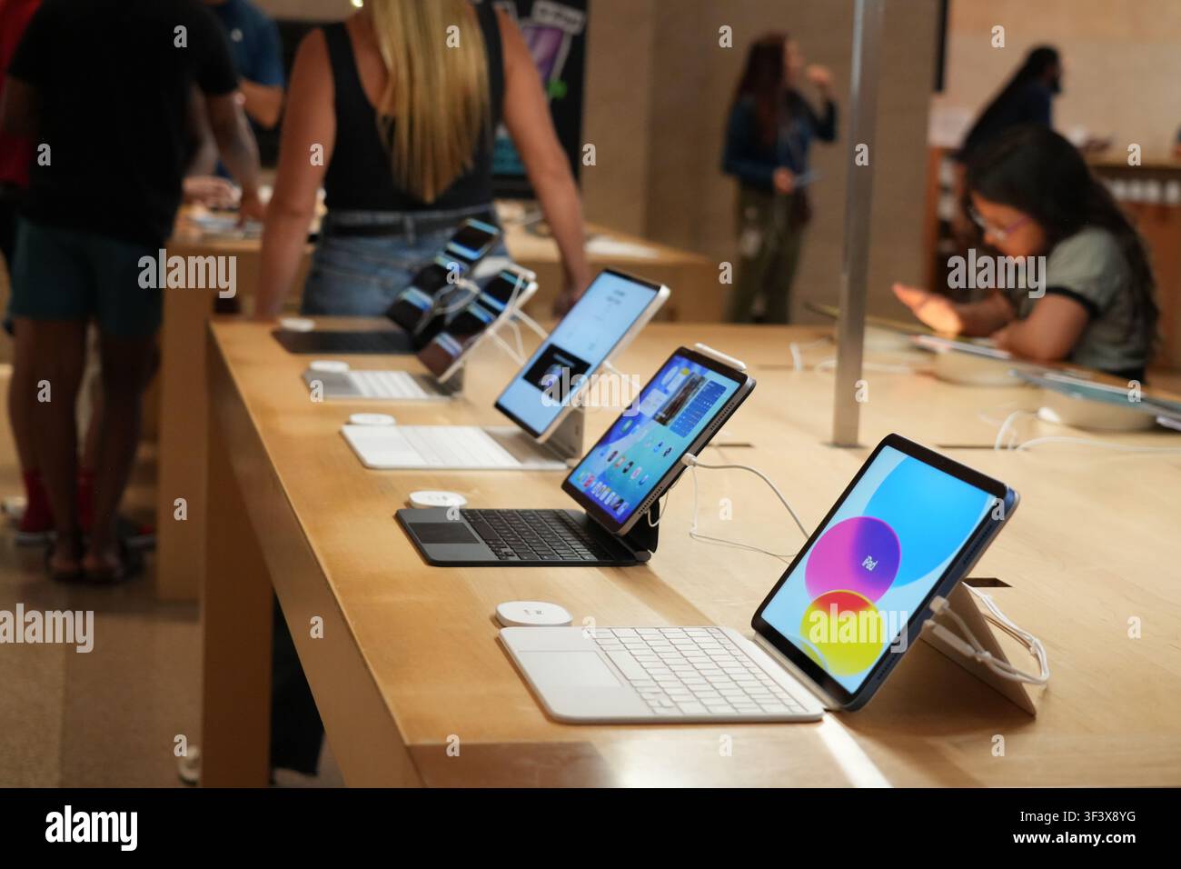 Display iPad presso il negozio Apple del Grand Central Terminal. Foto Stock
