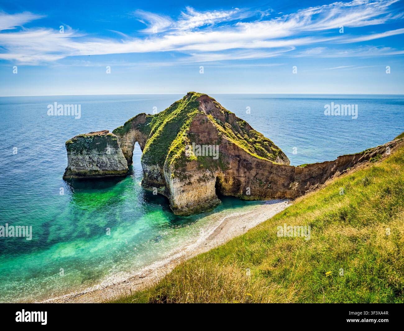 Il dinosauro che beve o l'arco di High Stacks a Flamborough Head, nell'East Riding dello Yorkshire. Foto Stock