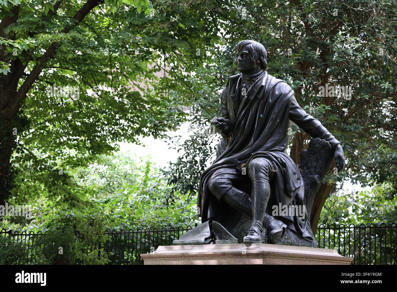 Robert Burns - statua di Robert Burns nei Victoria Embankment Gardens, Londra Foto Stock