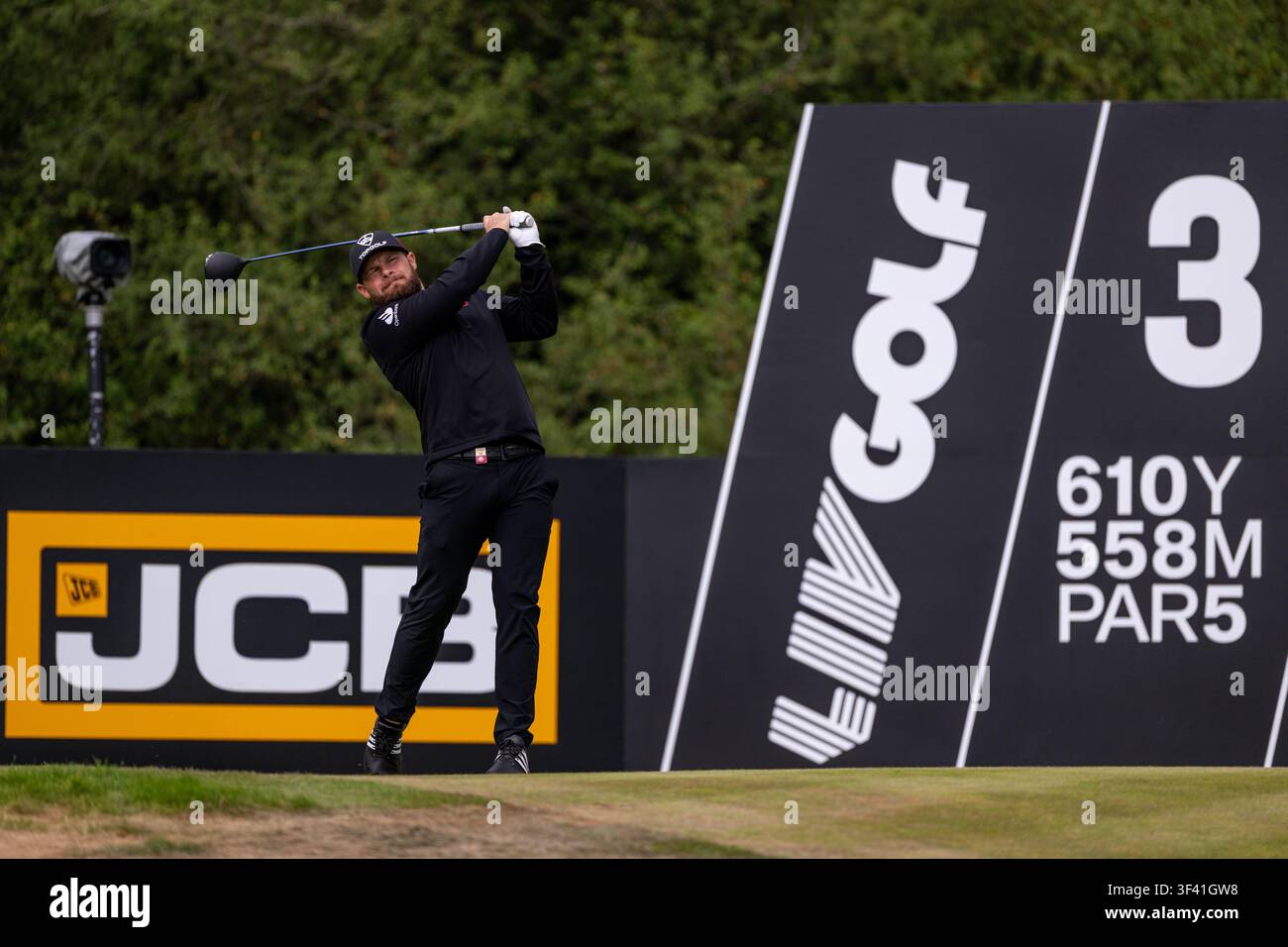 UTTOXETER, INGHILTERRA - 26 LUGLIO: Tyrrell Hatton della Legion XIII parte dal tee sul buco 3 durante il giorno 4 del LIV Golf UK Presentato da JCB al JCB Golf & Country Club il 26 luglio 2026 a Uttoxeter. Foto Stock