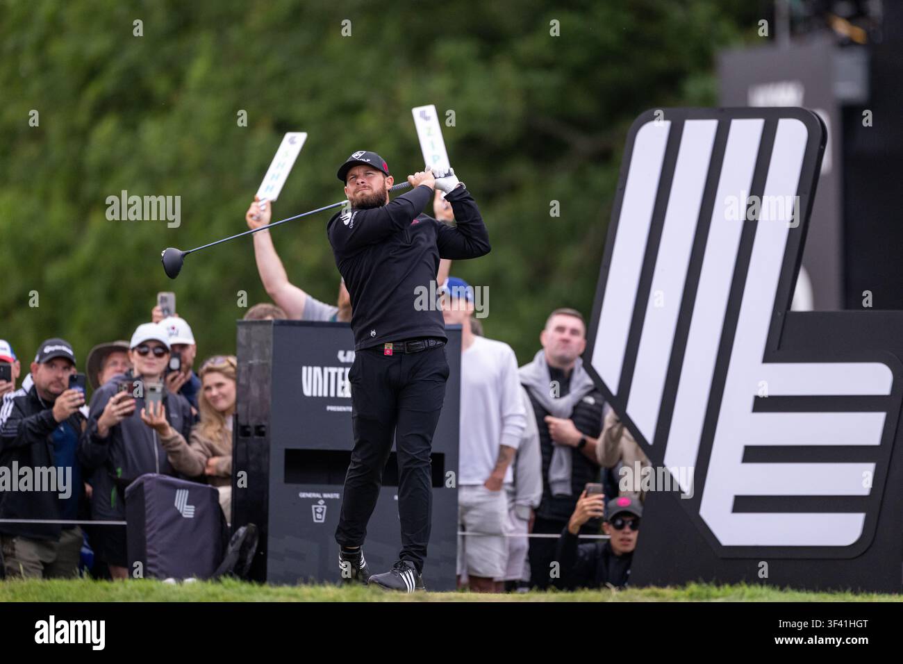 UTTOXETER, INGHILTERRA - 26 LUGLIO: Tyrrell Hatton della Legion XIII parte dal tee del buco 13 durante il giorno 4 del LIV Golf UK Presentato da JCB al JCB Golf & Country Club il 26 luglio 2026 a Uttoxeter. Foto Stock