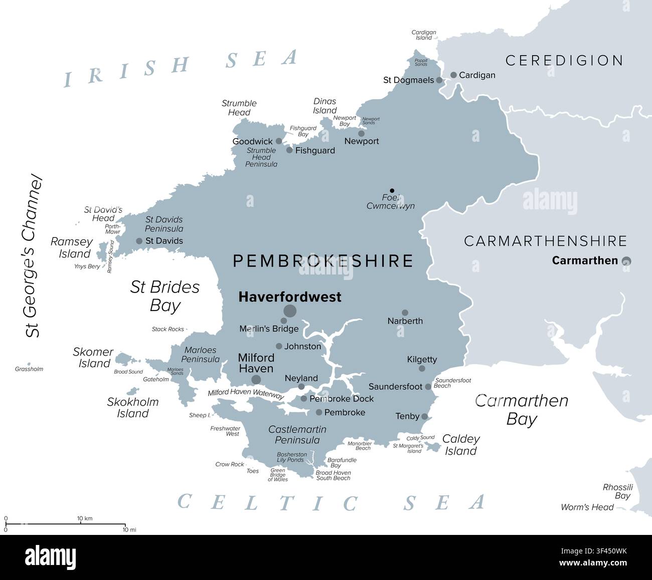 Pembrokeshire, contea nel sud-ovest del Galles, Regno Unito, mappa politica grigia, con la città più grande e il capoluogo Haverfordwest. Foto Stock