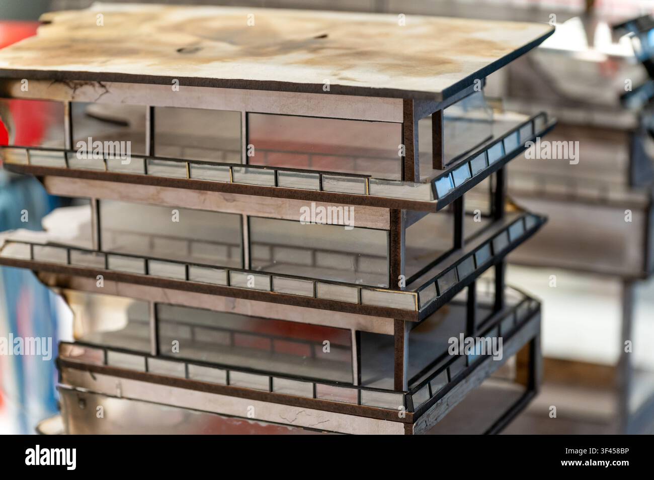 Modello di edificio che presenta architettura moderna, sviluppo urbano e concetti di design Foto Stock