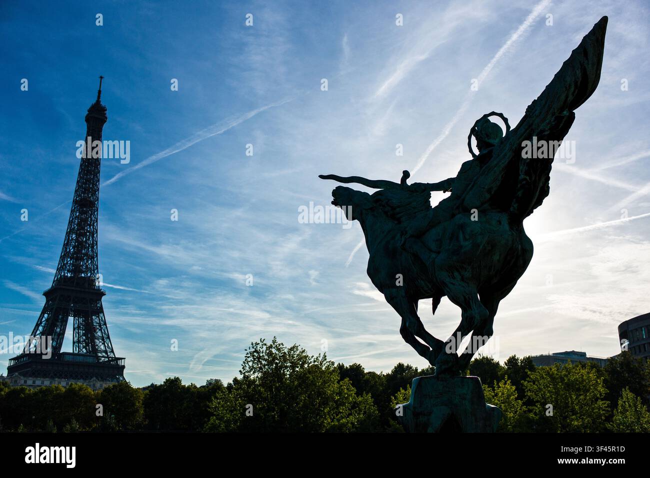 Francia Paris, il monumento in memoria di Bir Hakeim battaglia sul Cygnes isola Foto Stock