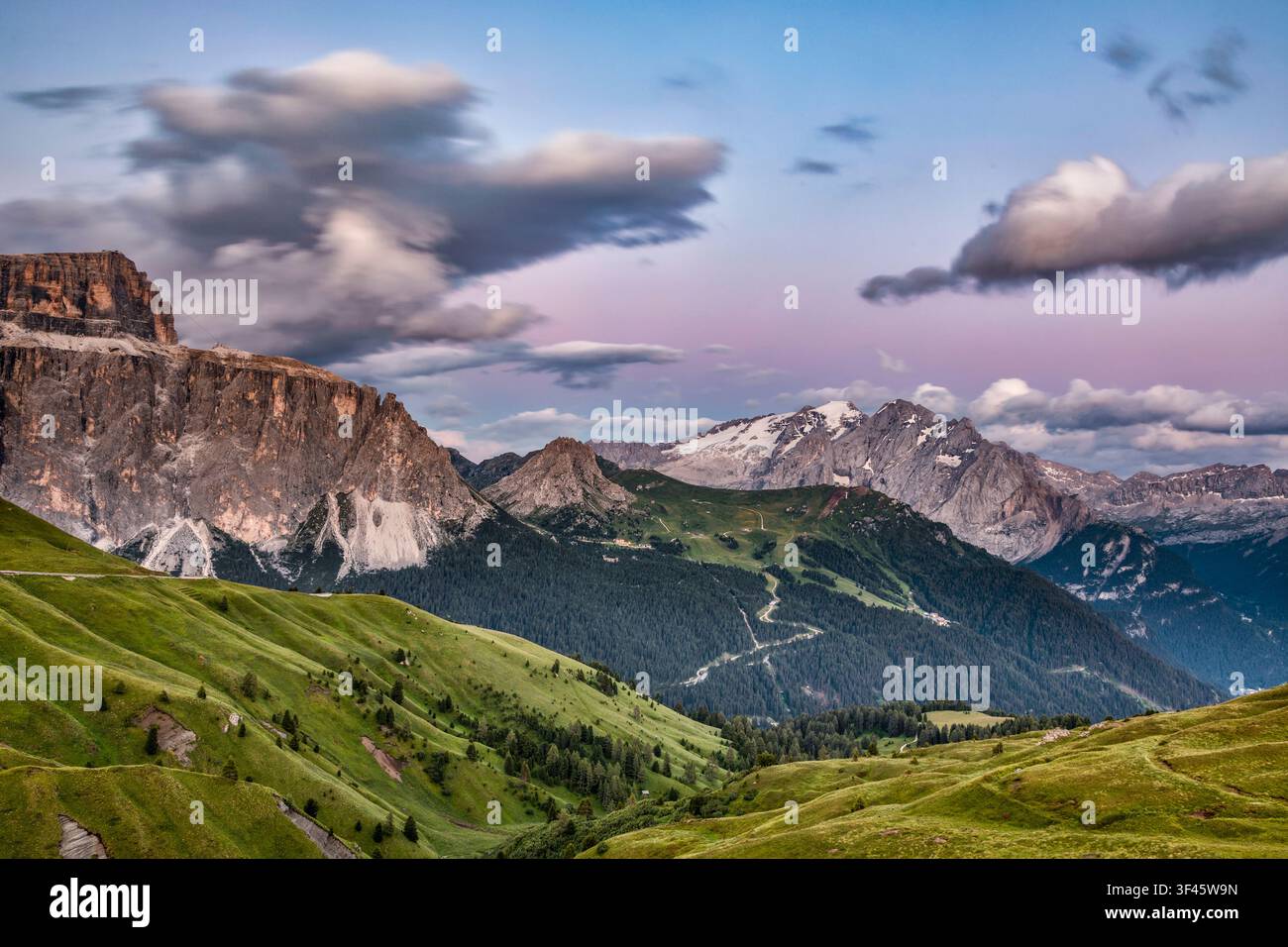 Dolomiti Passo Sella - Le Dolomiti sono state dichiarate patrimonio naturale dell'UNESCO, sono tra le montagne più belle del mondo, uniche nel loro genere Foto Stock