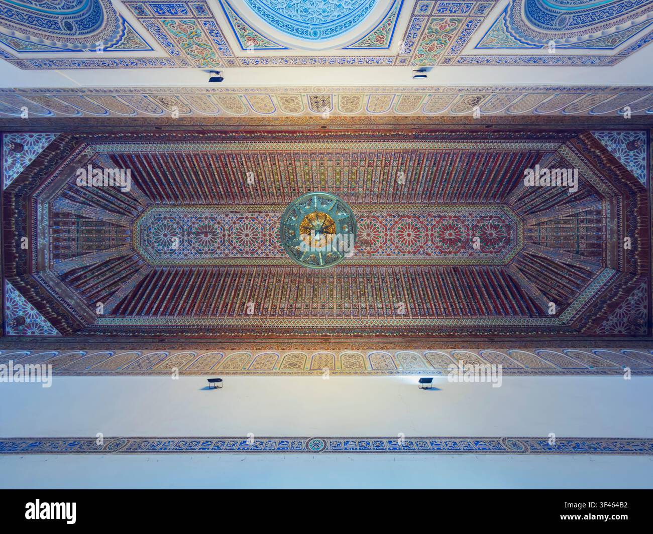 Dettaglio del soffitto nel Palazzo Bahia, un palazzo in stile moresco del XIX secolo. Foto Stock