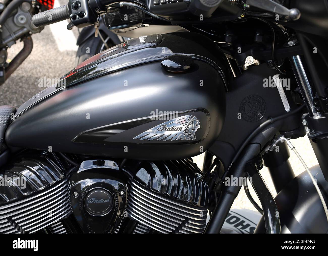 Udine, Italia. 23 giugno 2024. Logo Indian Motorcycle su un modello Chief Dark Horse. Foto Stock
