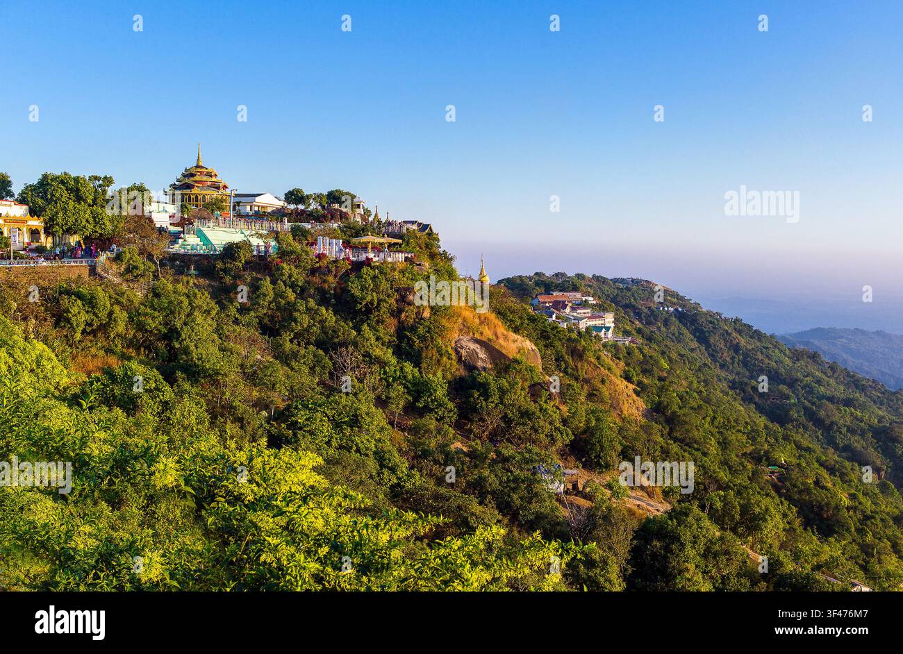 Myanmar, il sacro monte buddista di Kyaikhto Foto Stock