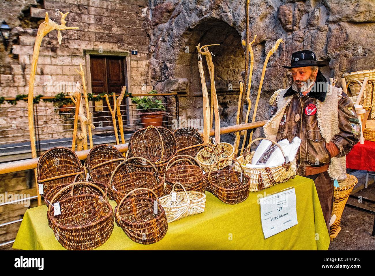 Italia Valle'D'Aosta - Città di Aosta - Fiera di Sant Orso - cesti di vimini Foto Stock
