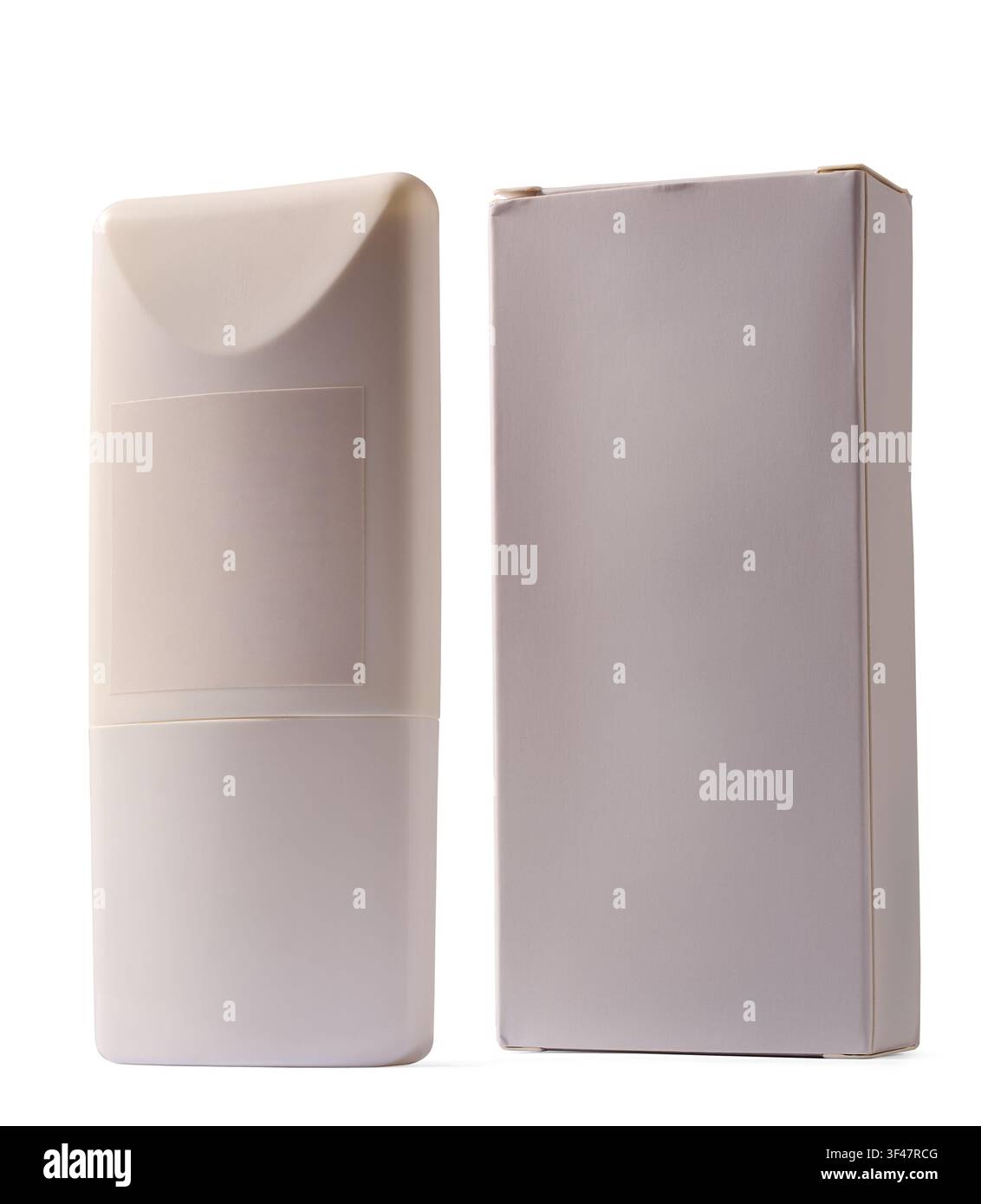 flacone di protezione solare vuoto e scatola di cartone isolata su sfondo bianco, contenitore cosmetico in plastica senza marchio e modello di packaging cartaceo Foto Stock