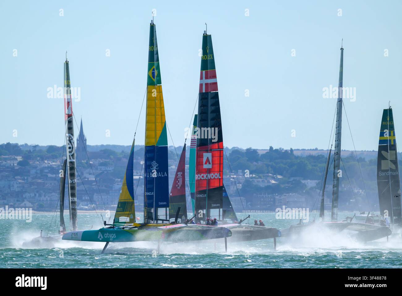 Portsmouth, UK, 26 luglio 2026, Mubadala Brazil SAILGP Team, ROCKWOOL Denmark Racing SAILGP Team, The Black Foils New Zealand SAILGP Team Emirates Grea Foto Stock