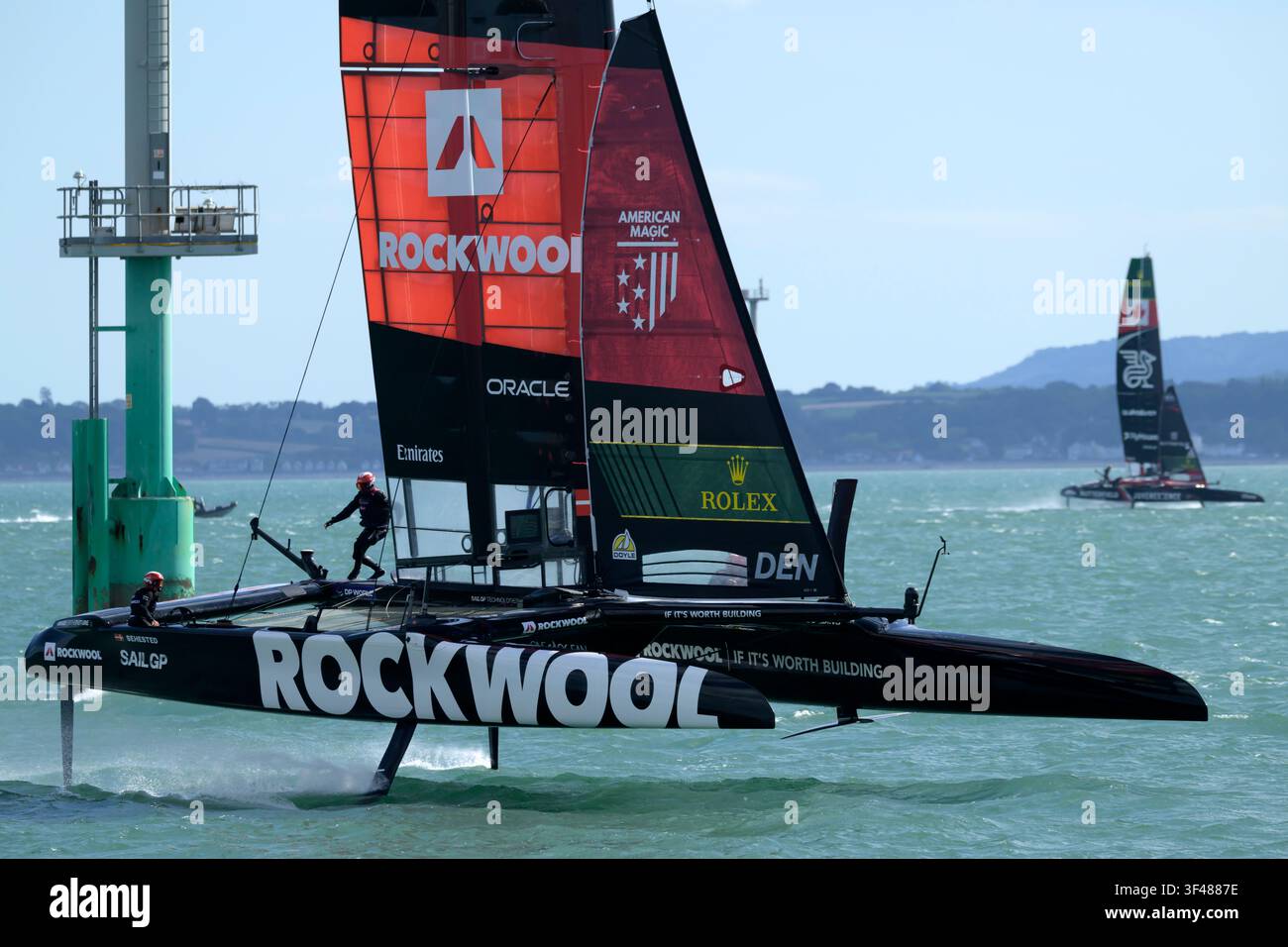 Portsmouth, UK, 26 luglio 2026, ROCKWOOL Denmark Racing SAILGP Team, Emirates Gran Bretagna SailGP, Evento 8, Gruppo A, Gara 4, con Tom Johnson Wing Tri Foto Stock