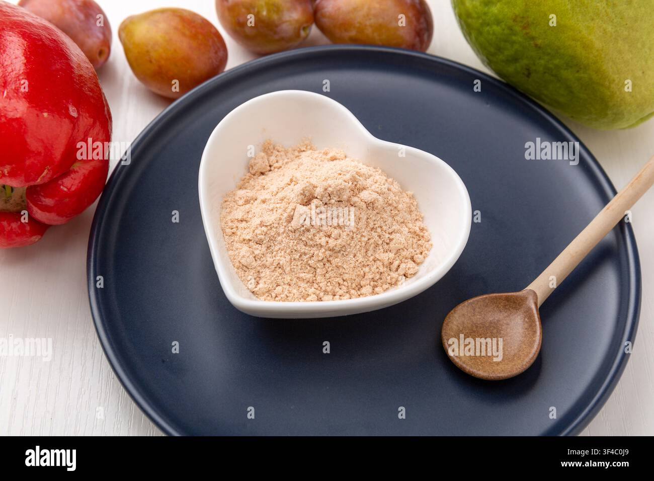 Ingredienti per bevanda tradizionale alla prugna Pacchetto di tè alle erbe Foto Stock