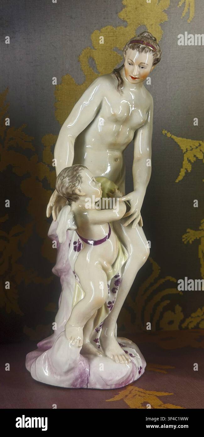 Figura in porcellana di Venere, dea romana dell'amore e della bellezza, i sette dei planetari, Stadtschloss, Fulda, Assia Orientale, Assia, Germania Foto Stock