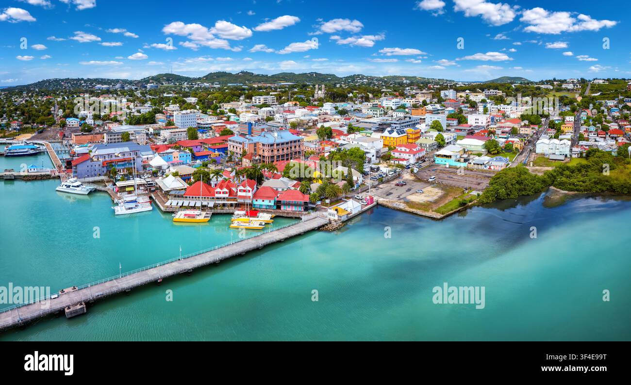 Vista aerea panoramica di St. Johns, capitale dell'isola di Antigua e Barbuda, Mar dei Caraibi, con Redcliffe e Heritage Quay Foto Stock