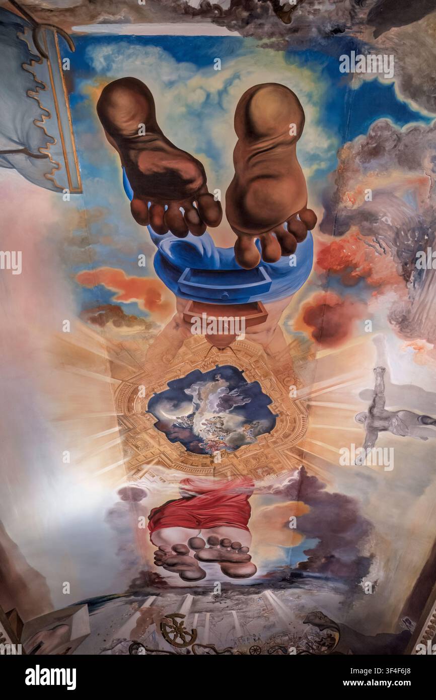 Affresco surrealista sul soffitto intitolato "Palazzo del Vento" di Salvador Dalí al Teatro-Museo Dalí di Figueres, Girona, Catalogna, Spagna, Europa. Foto Stock