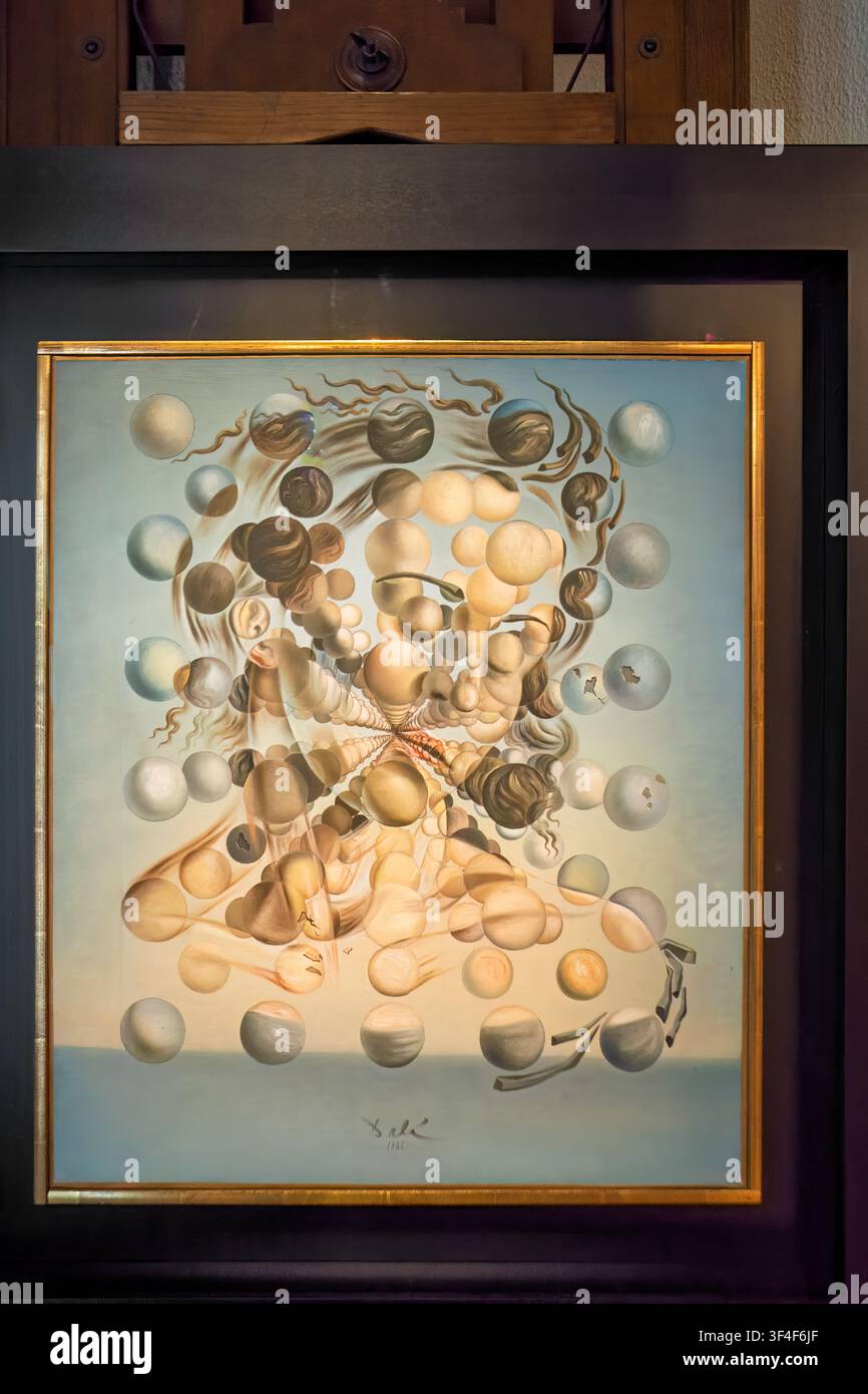 Dipinto Galatea delle Sfere di Salvador Dalí al Teatro-Museo Dalí, Figueres, Spagna. Opera surrealista a olio che raffigura Gala come sfere atomiche. Foto Stock