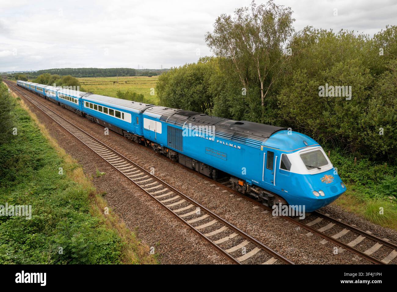 Treno Midland Pullman che passa accanto a Exminster, Devon Foto Stock