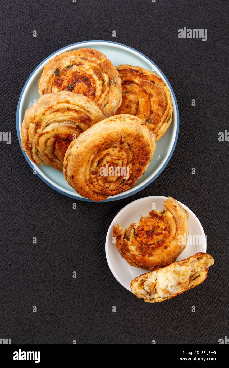 Snack tradizionale cinese piatto ripieno di carne Foto Stock