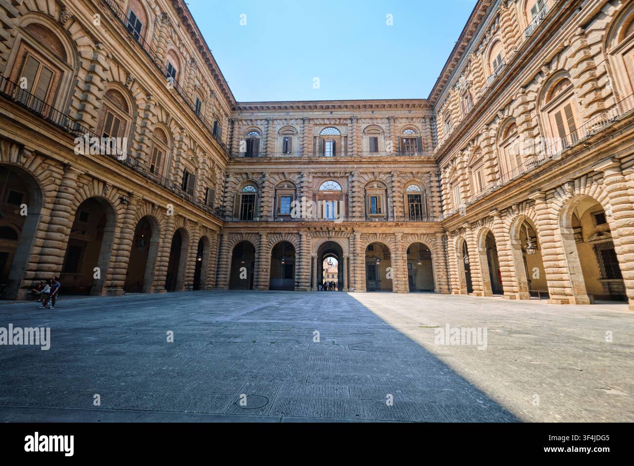Firenze, Italia - Maggio 2026: Vista prospettica ampia del cortile Ammannati Cortile dell Ammannati a Palazzo Pitti. Foto Stock