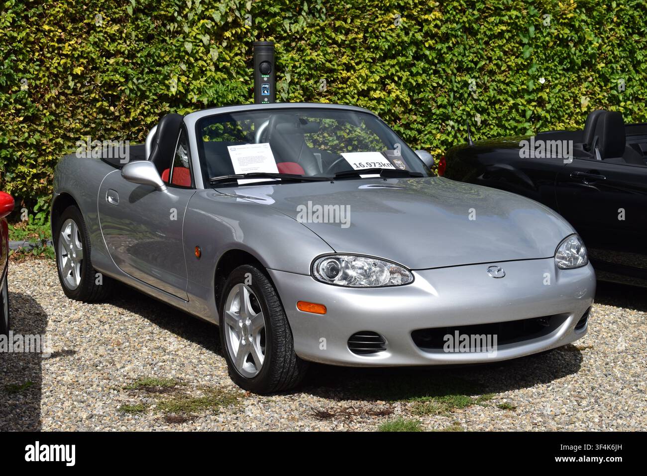 Beesd, Paesi Bassi – 12 settembre 2025: una Mazda Miata MX-5 NB Foto Stock