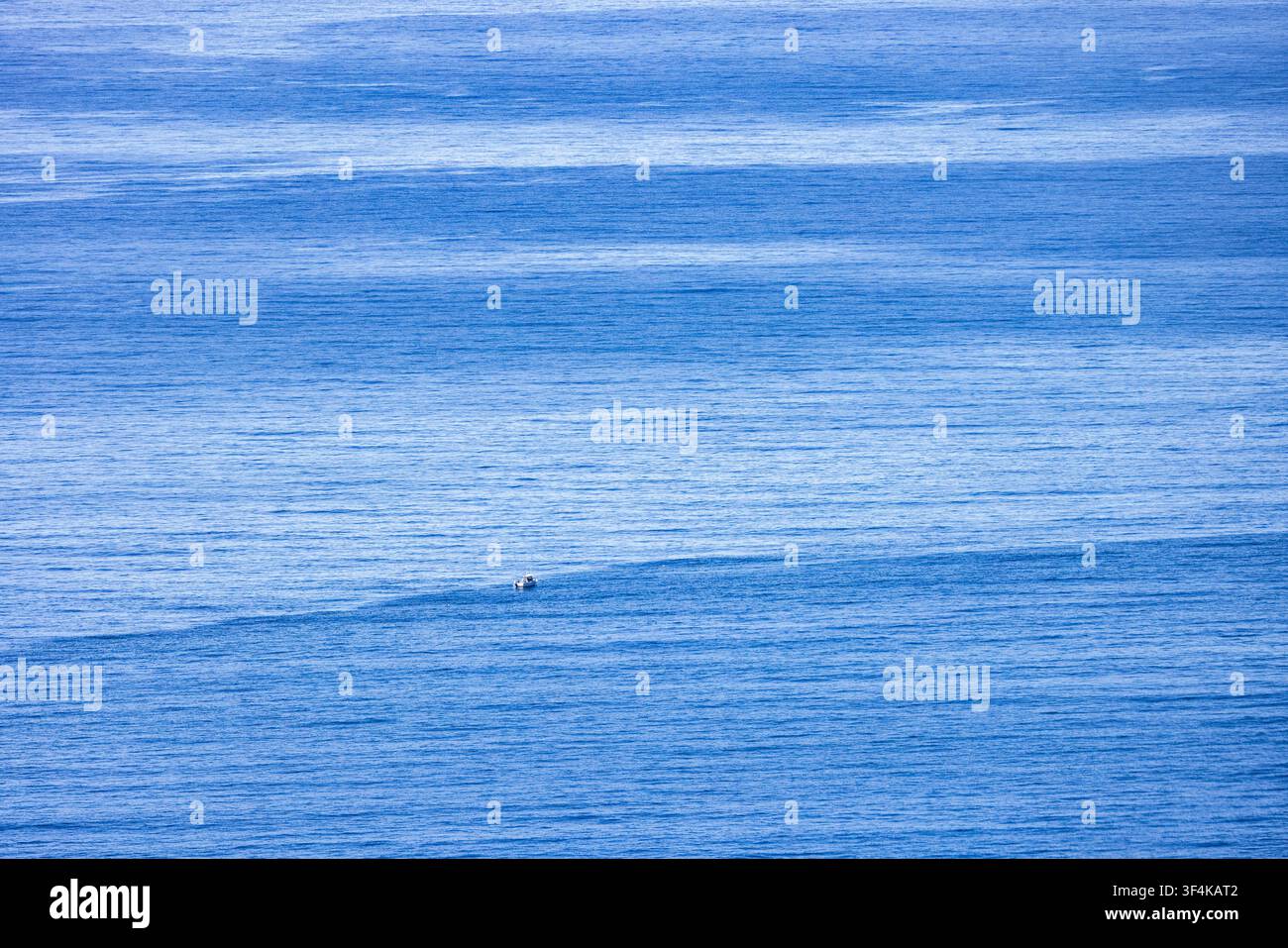 Superficie calma e blu dell'Oceano Pacifico Foto Stock