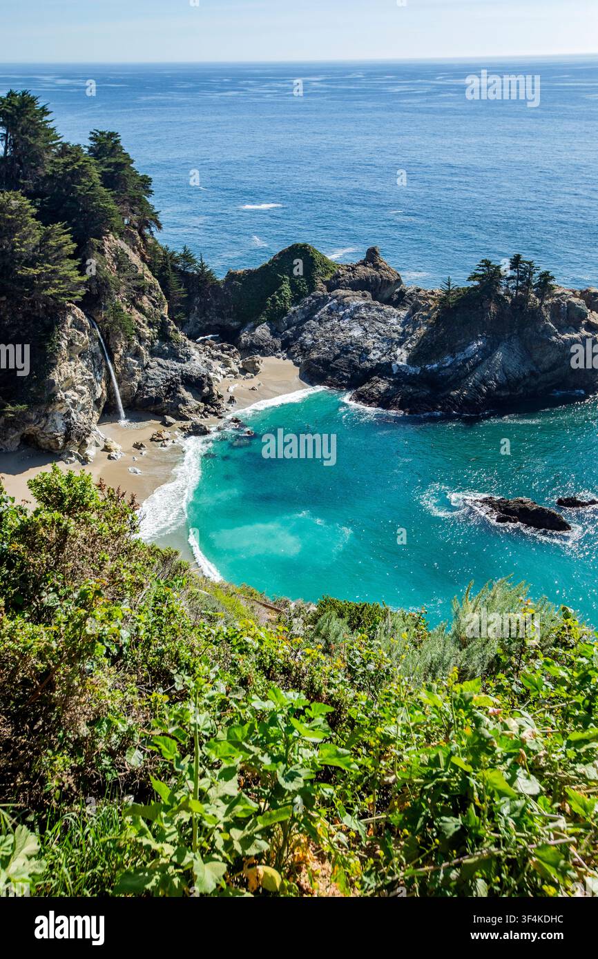 McWay Falls lungo la costa di Big Sur Foto Stock