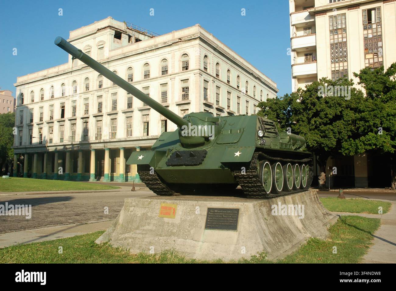 Carro armato sovietico SAU 100 utilizzato da Fidel Castro durante l'invasione della Baia dei Porci nel 1961 Foto Stock