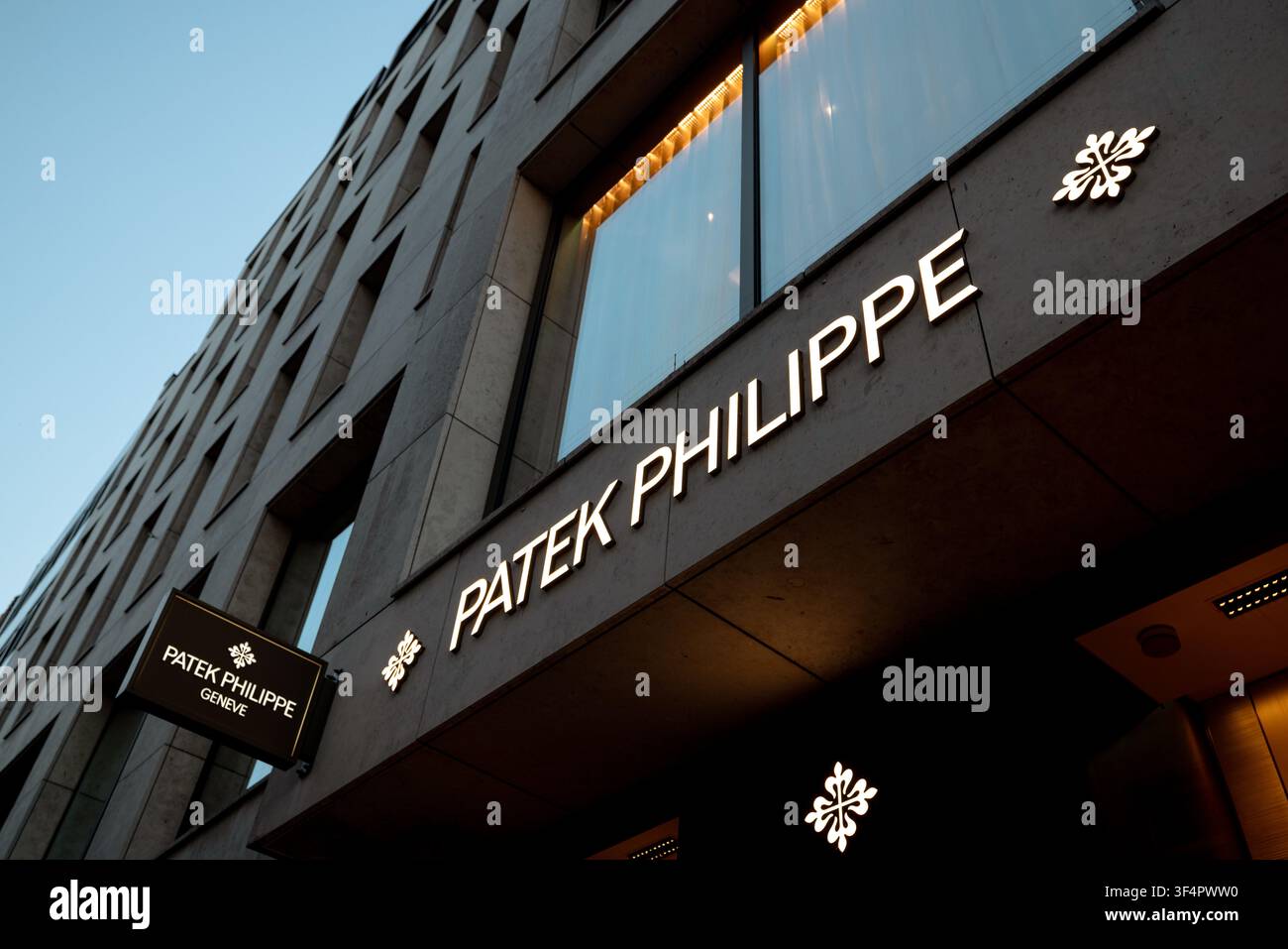 Boutique Patek Philippe vista dal livello della strada ad Amburgo, Germania. Foto Stock