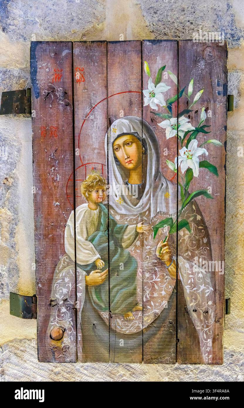 Icona della Madre di Dio "Fiore Inappassibile", frammento di una scatola di munizioni, tempera, 61 x 36 cm. Cassa proveniente dai dintorni di Kyiv, Ucraina. "Icone di P Foto Stock