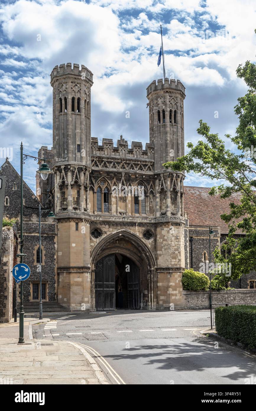 Fyndon's Gate, Grande Porta dell'Abbazia di Sant'Agostino, Kings School, Canterbury, Kent, Regno Unito Foto Stock