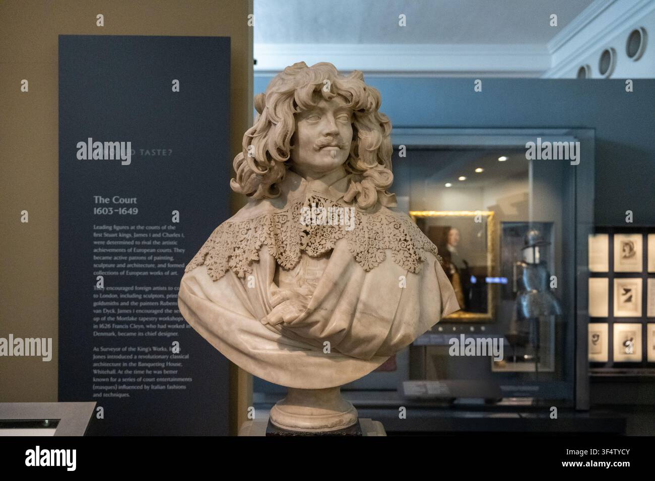 Londra, Regno Unito - 26 giu 25: Busto ritratto in marmo esposto nella sezione della corte Stuart del Victoria and Albert Museum a Londra. Foto Stock