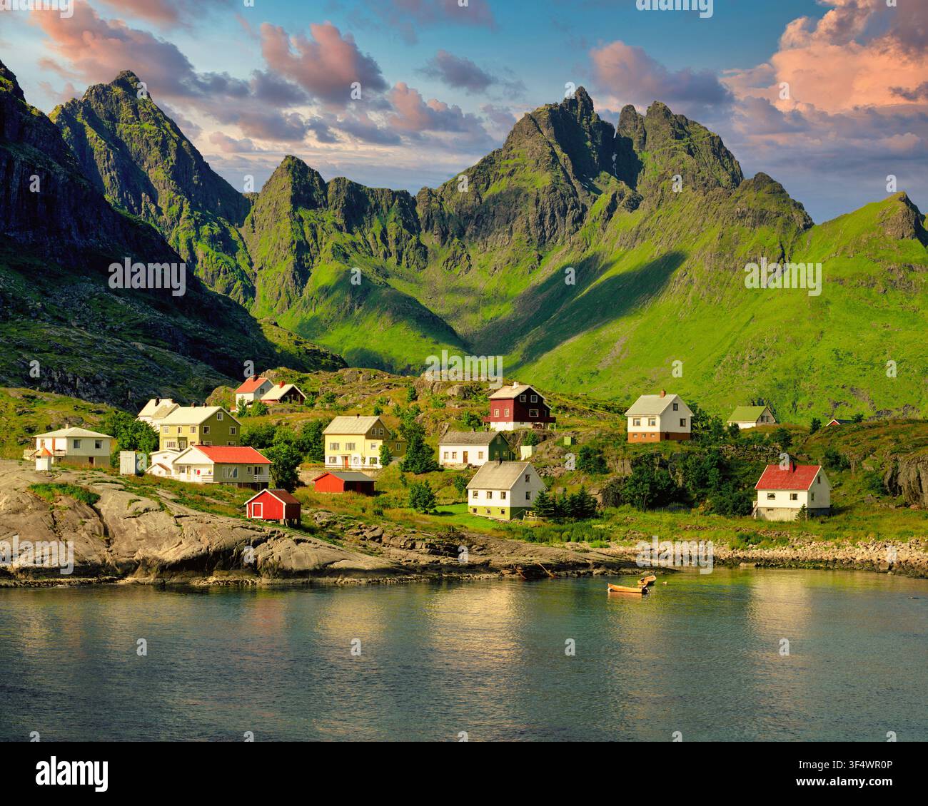 NO - Isole Lofoten: Montagne Å e Gjerdtindan Foto Stock