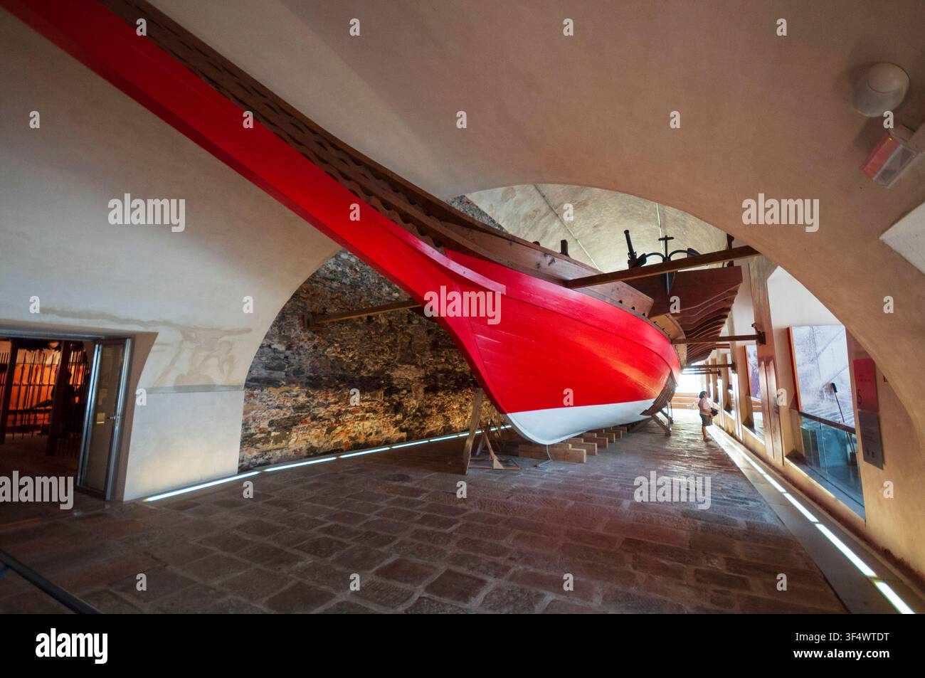 Italia, Liguria, Genova, Porto Antico, Museo Del Mare Galata Museum, Veduta interna, Galiota Foto Stock