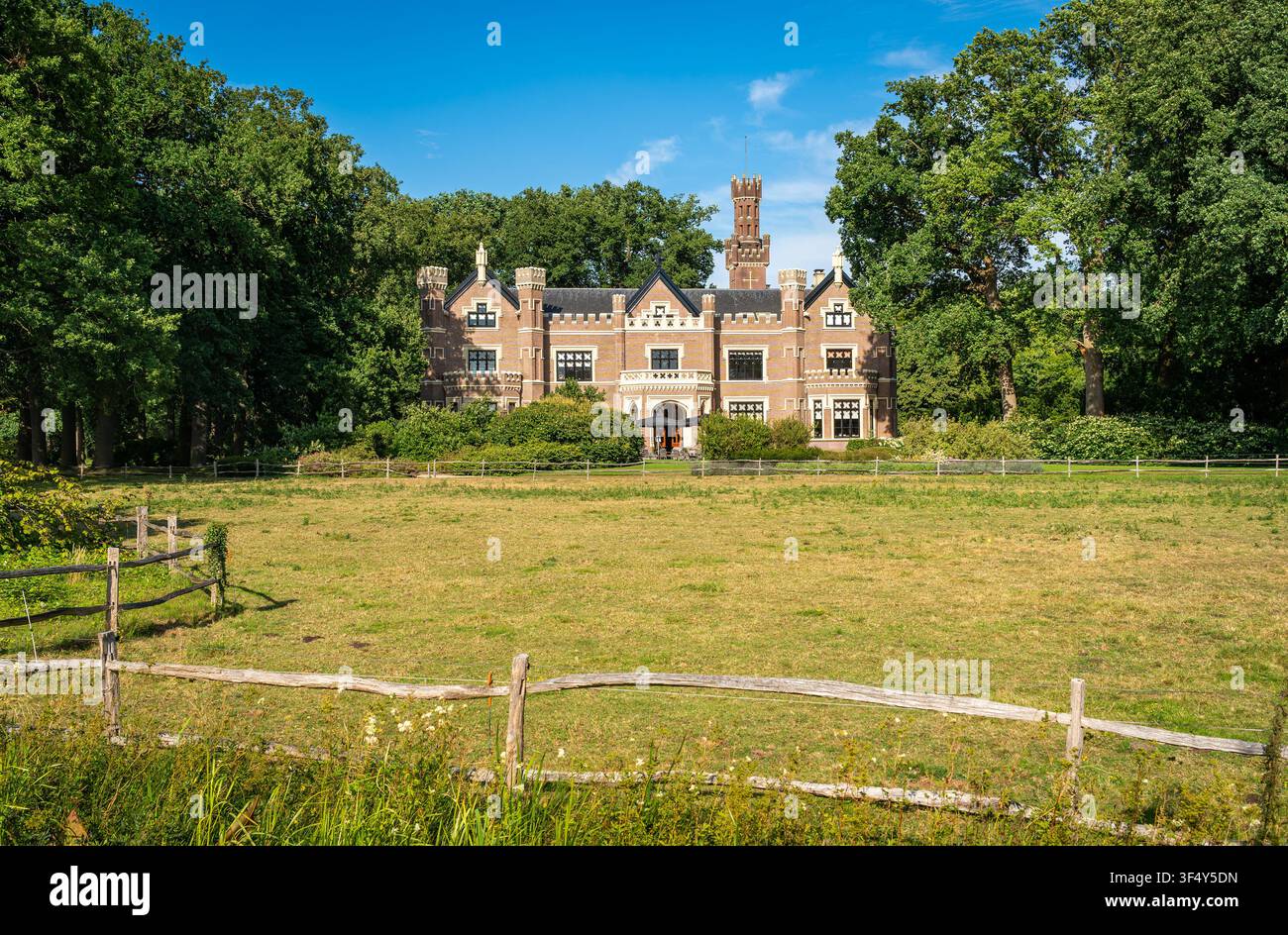 Il castello di Schaffelaar del 1850 situato a Barneveld, Gelderland, nei Paesi Bassi Foto Stock