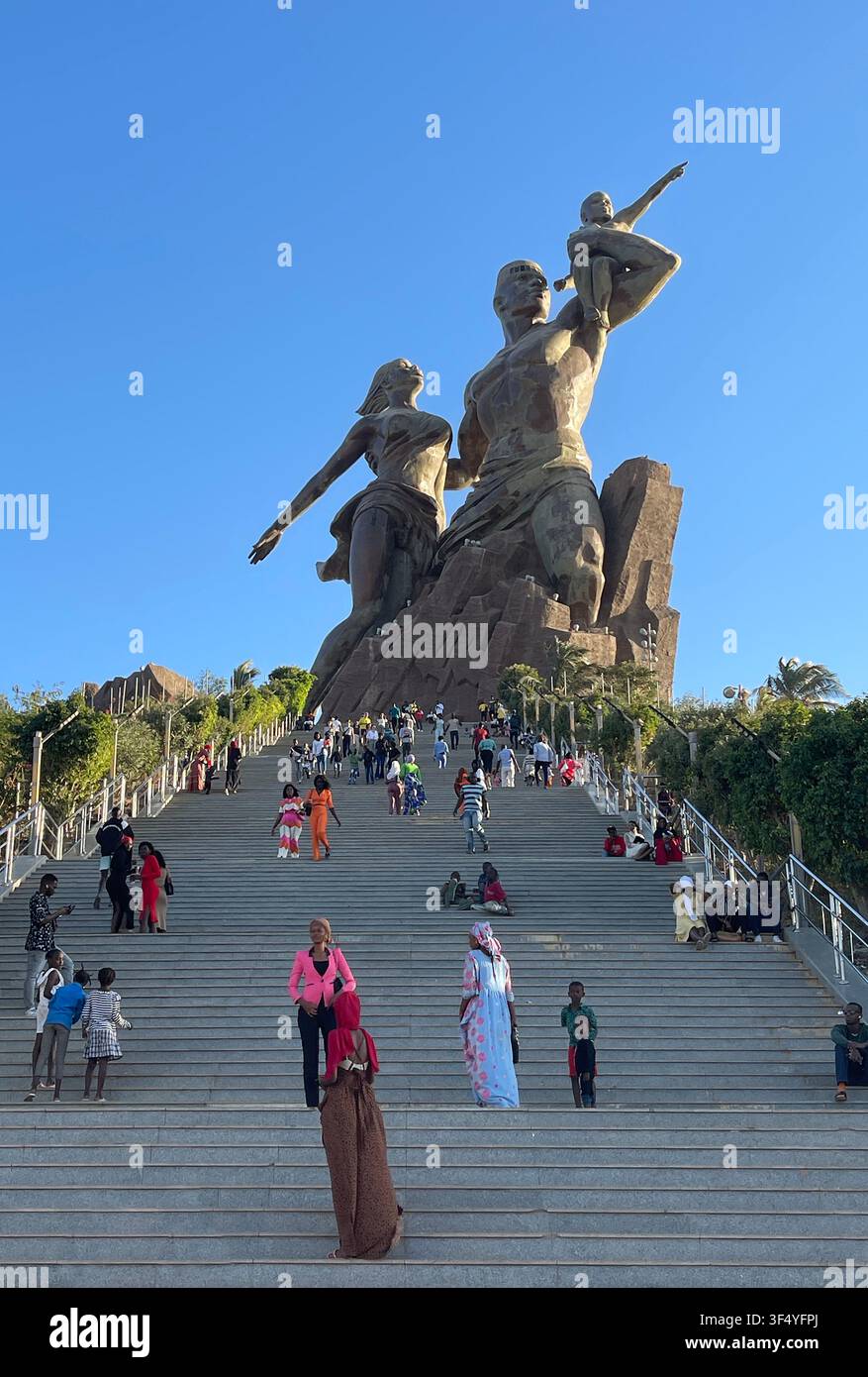 Monumento della Rinascita africana, Monumento della Rinascita africana, monumento alto 50 metri al Cap Vert di Dakar, Senegal Foto Stock