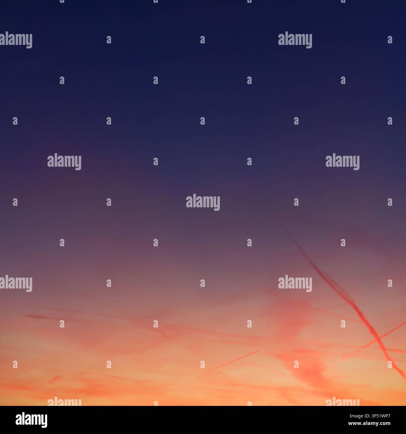 Cielo drammatico al tramonto cielo crepuscolare Foto Stock