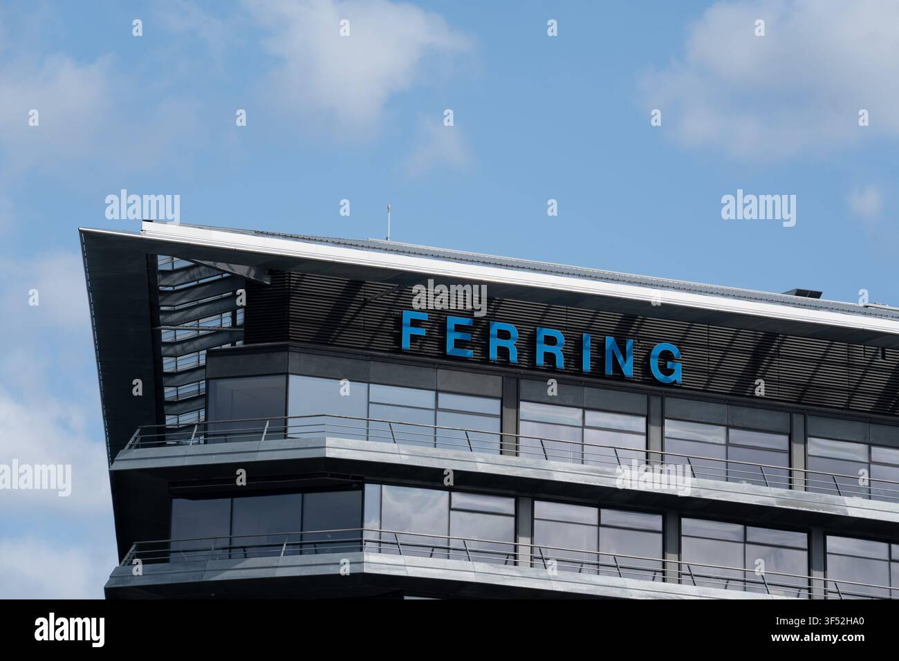Edificio moderno degli uffici di Ferring Pharmaceuticals, un'azienda di scienze della vita e biotecnologie, a Scanport, degli architetti Foster + Partners Foto Stock