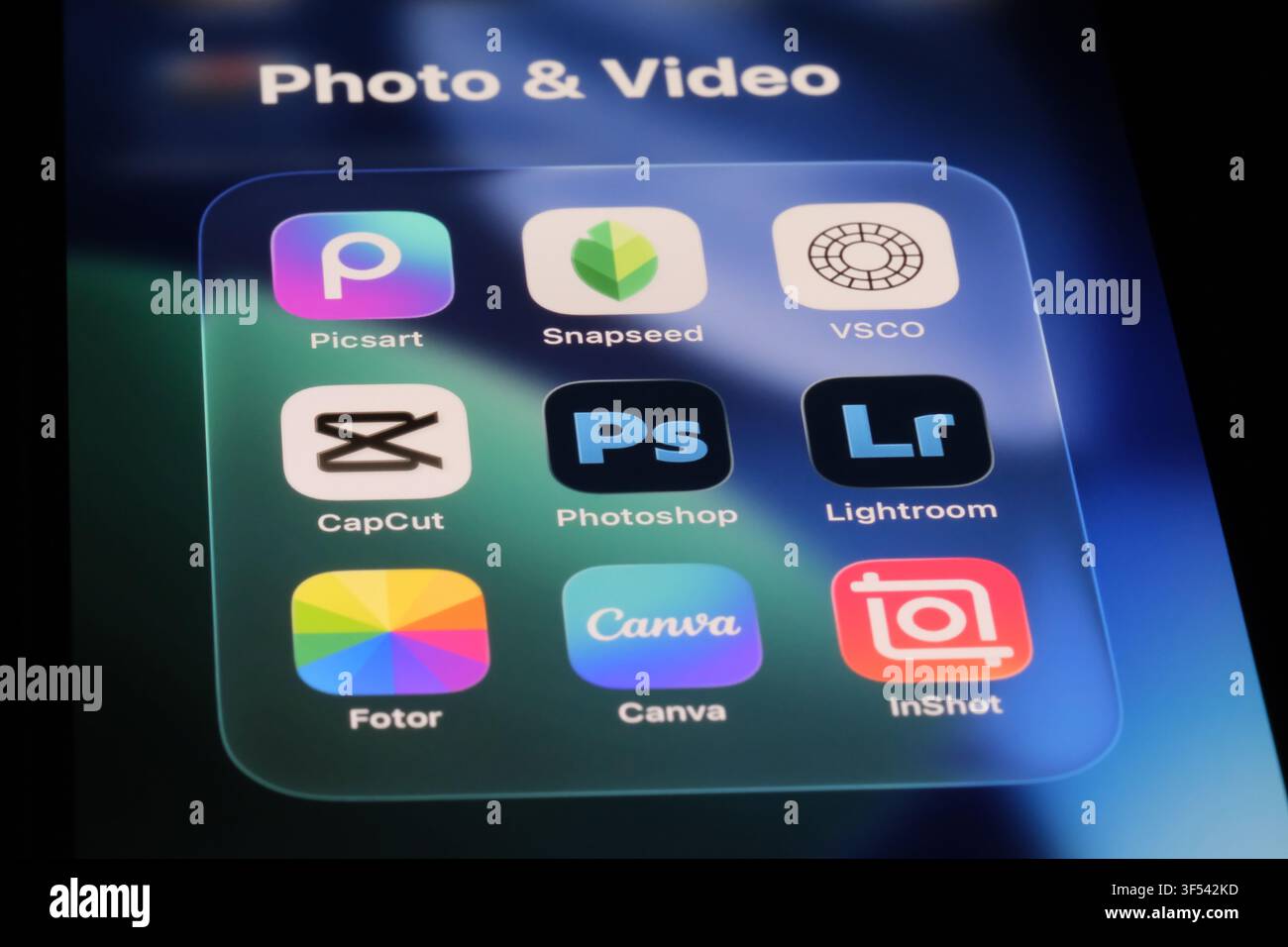 Shanghai, Cina – 30 luglio 2026: app per l'editing di foto e video. Picsart, Snapseed, VSCO, CapCut, Photoshop, Lightroom, Fotor, Canva, InShot. Foto Stock