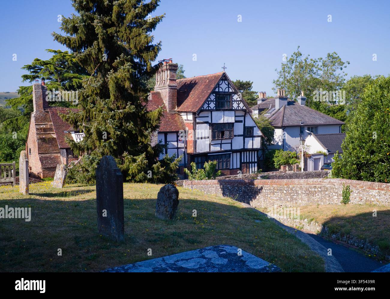 Wings House a Ditchling vista dal cimitero della chiesa Foto Stock