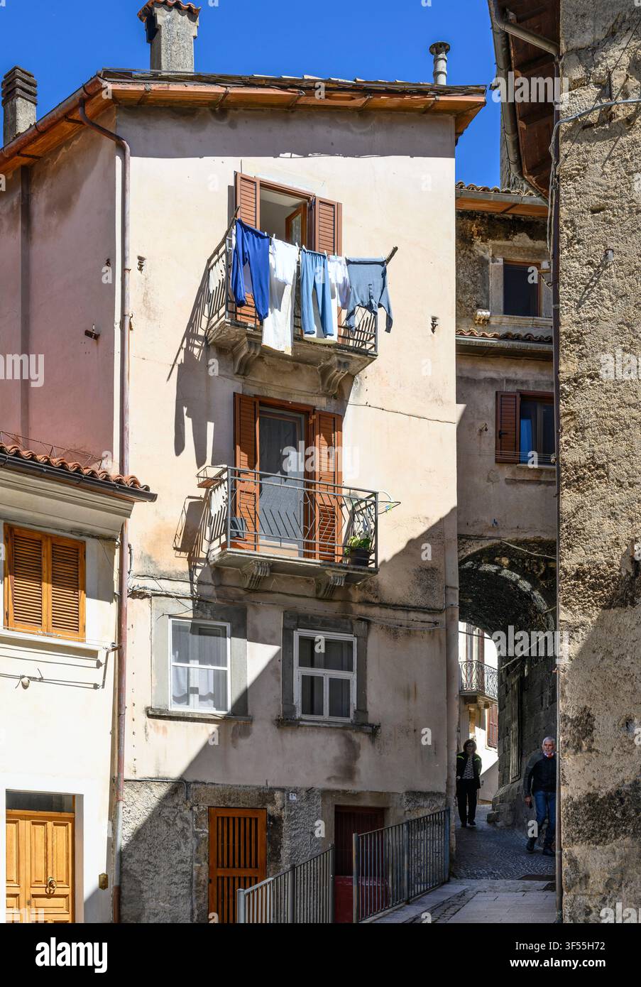 Case tradizionali antiche, nel villaggio di Scanno, provincia de L'Aquila negli Abruzzi, Italia centrale. Foto Stock