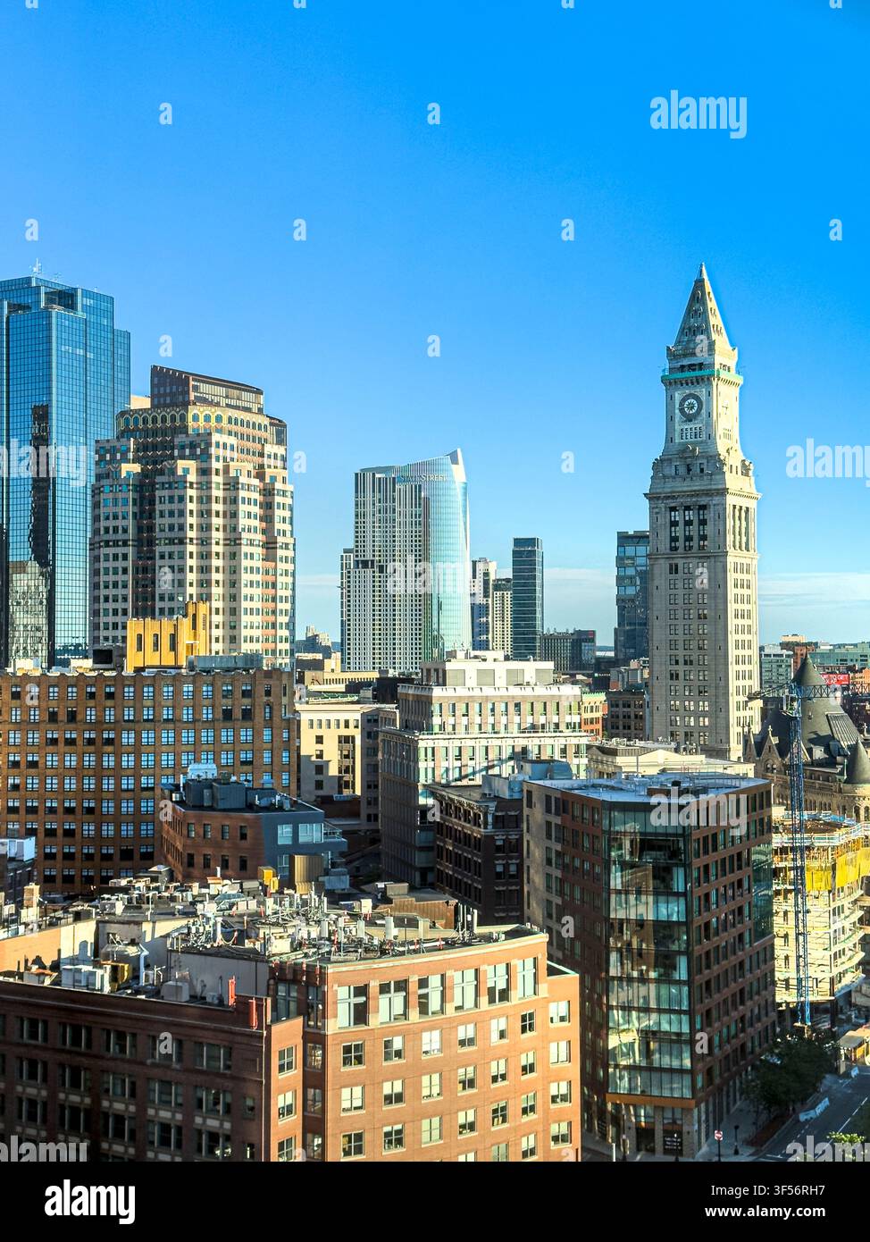 Skyline con la torre dell'orologio di Custom House, Boston, Massachusetts, USA Foto Stock