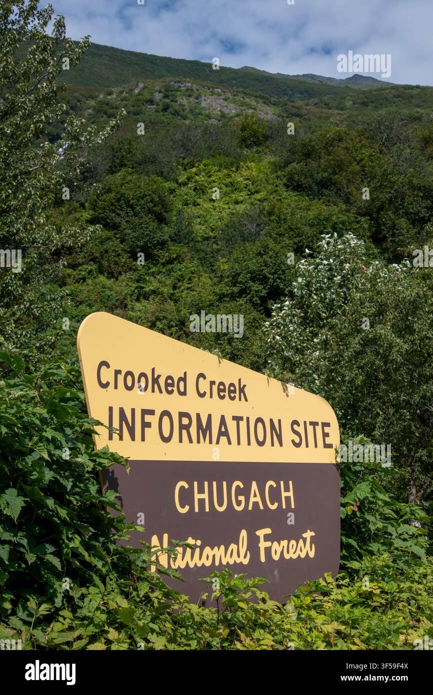 Valdez, Alaska. Cartello del centro informazioni di Crooked Creek nella foresta nazionale di Chugach. Foto Stock