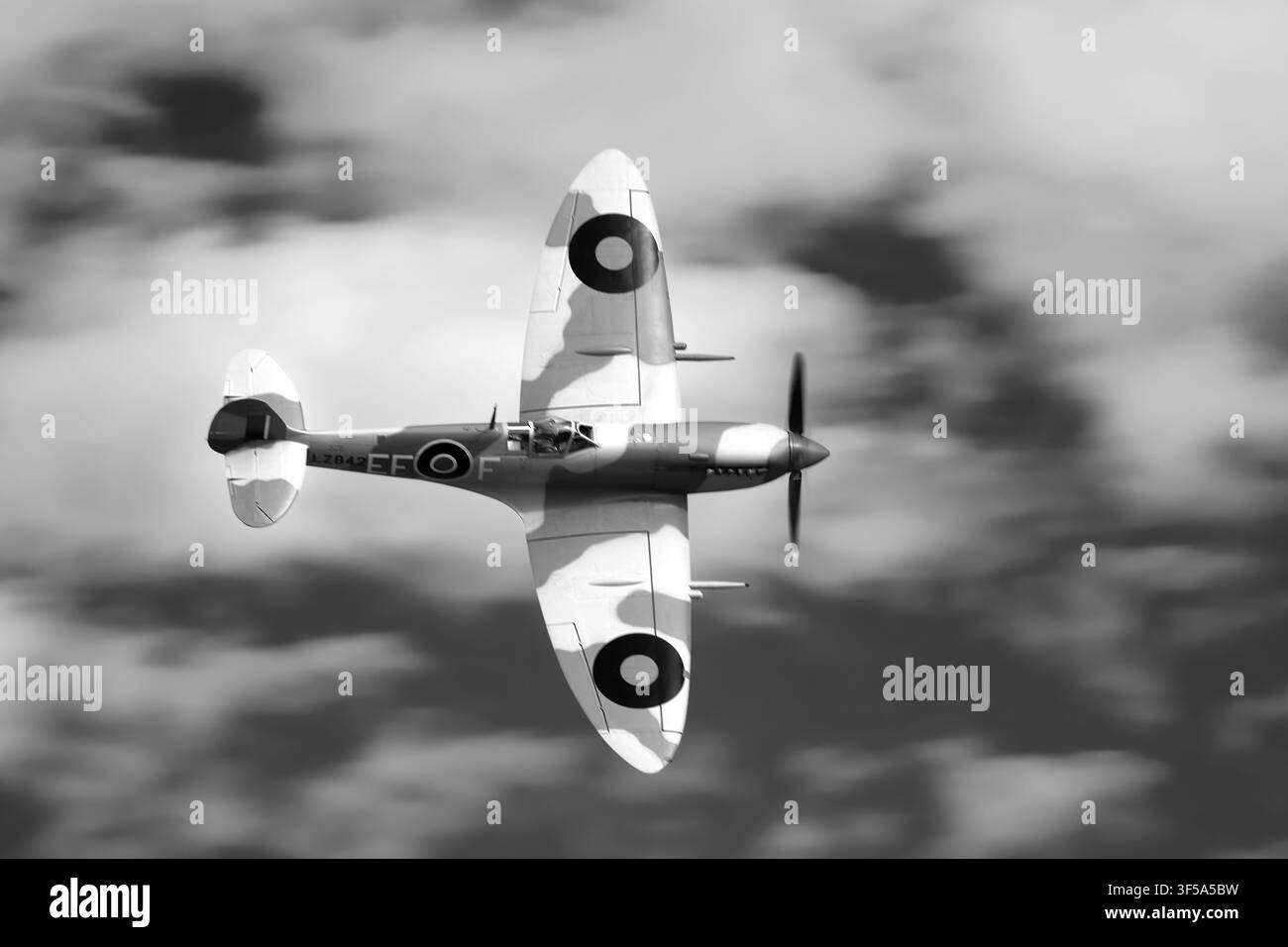 Mostre di Supermarine Spitfire allo Shuttleworth Summer Airshow 2026 Foto Stock