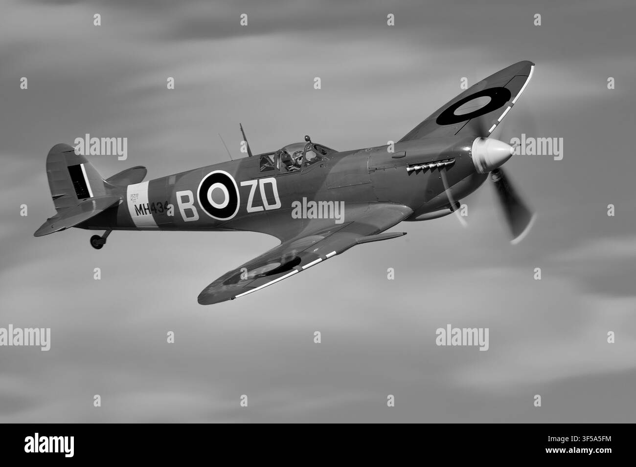 Mostre di Supermarine Spitfire allo Shuttleworth Summer Airshow 2026 Foto Stock