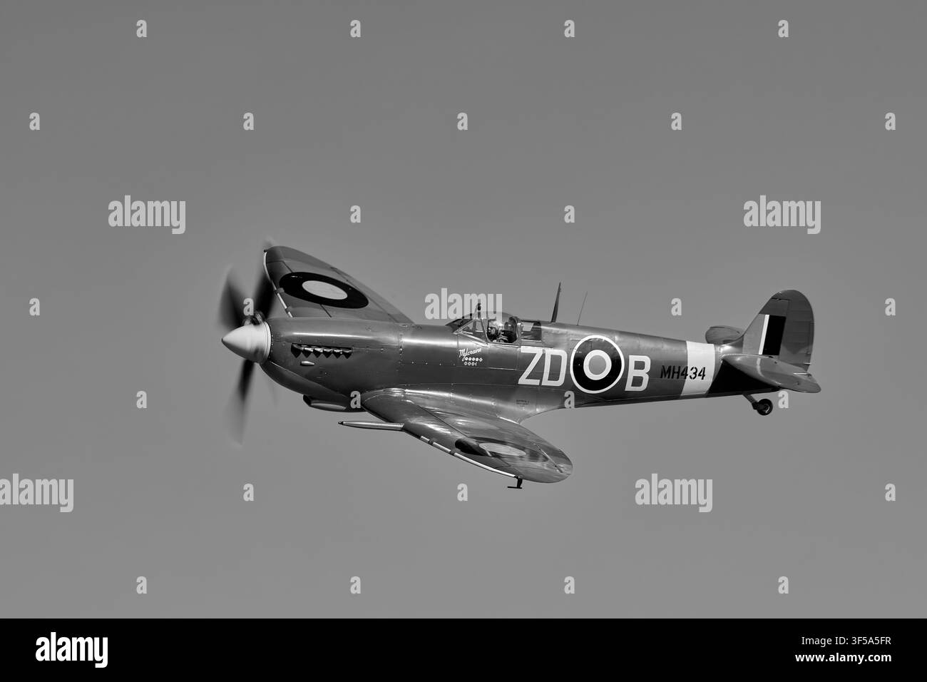 Mostre di Supermarine Spitfire allo Shuttleworth Summer Airshow 2026 Foto Stock