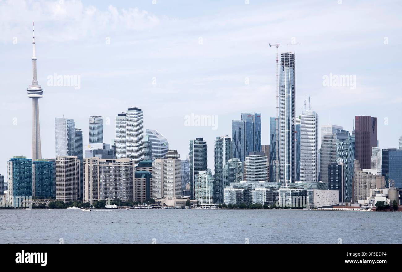 Una vista dello skyline di Toronto dall'isola di Toronto, Toronto, Ontario, Canada Foto Stock