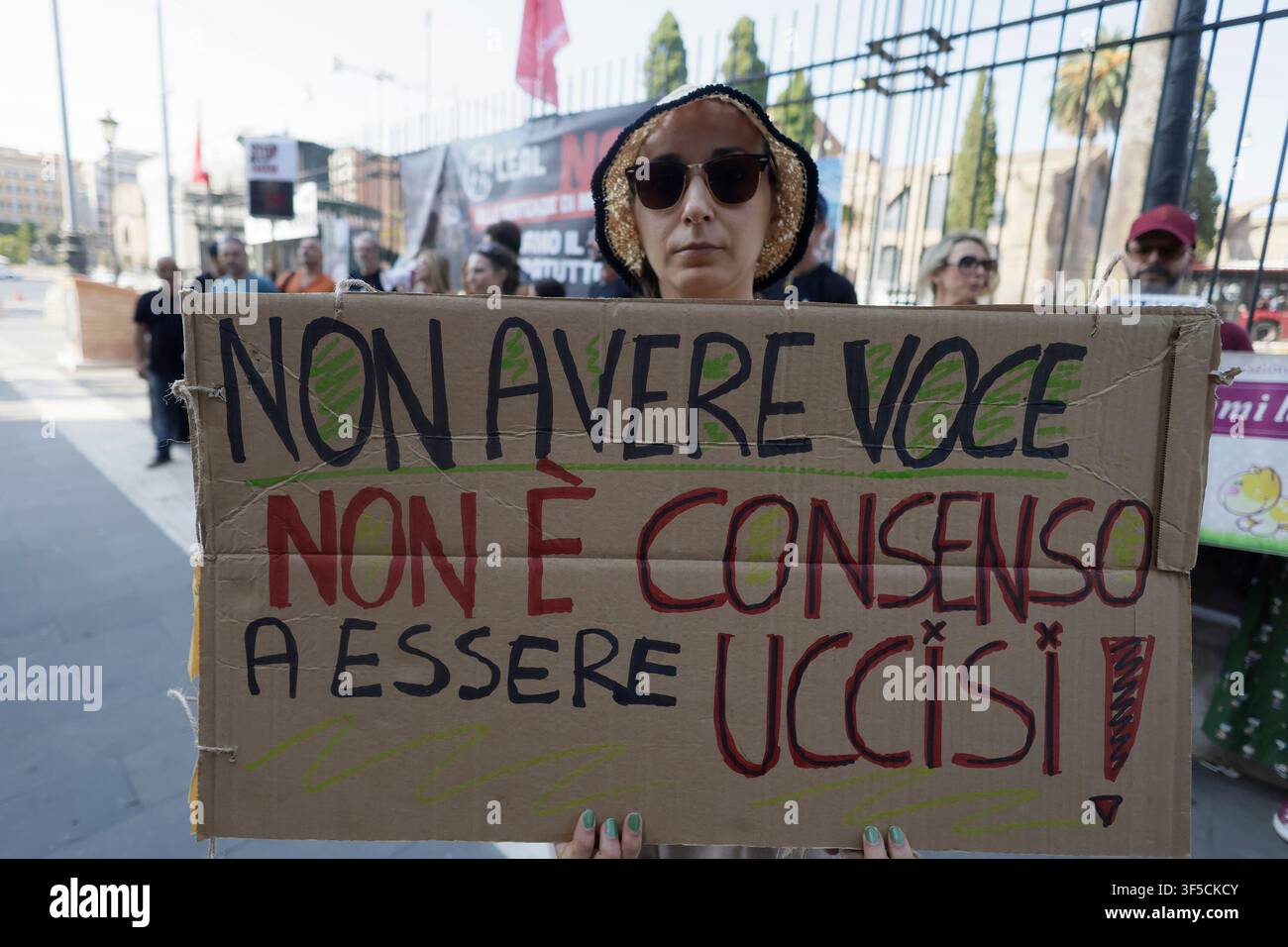 Roma, Italia. 01 agosto, 2026. Protesa contro la proposta di legge per la caccia firmata dal ministro Pichetto Fratin - Sabato 01 Agosto 2026 - Roma-Italia -(foto di Cecilia Fabiano/ Credit: LaPresse/Alamy Live News Foto Stock