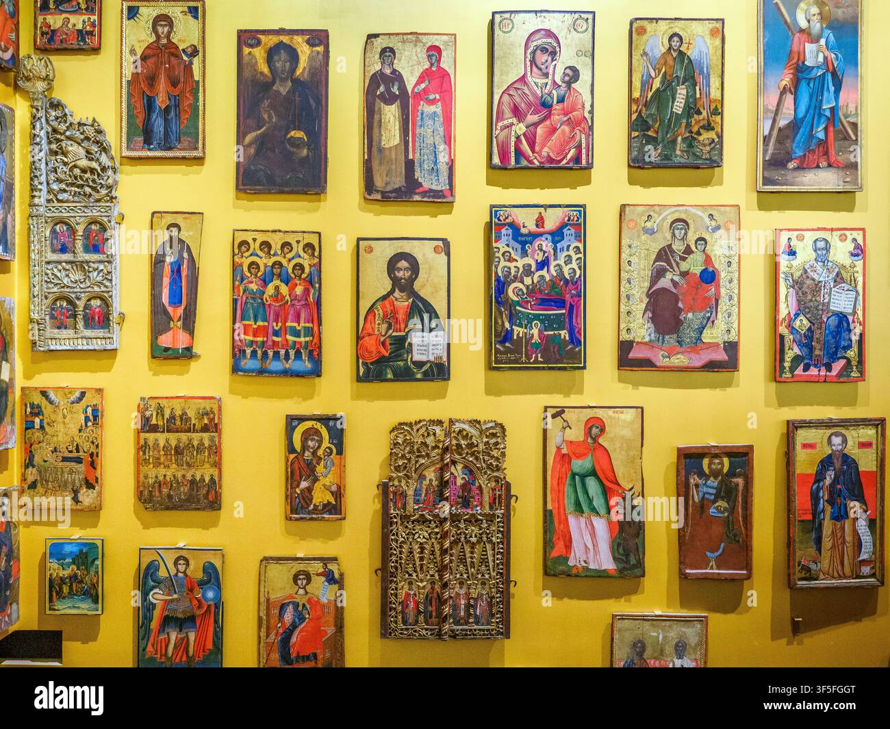 Collezione di icone esposte - Museo nazionale d'arte medievale - Korce, Albania Foto Stock