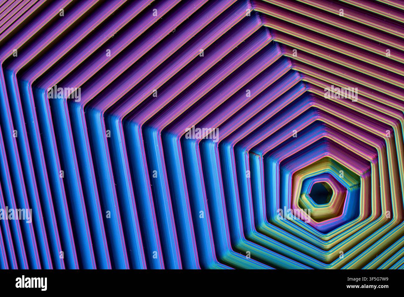 Strati geometrici colorati che creano profondità Foto Stock